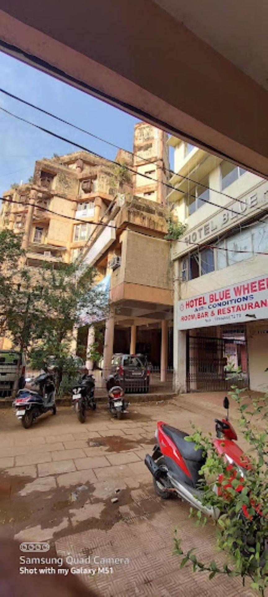 Hotel Blue Wheel,Bhuvanesvar Kültér fotó